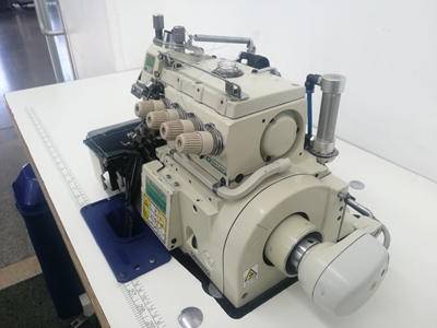 Machine de surjet automatique à 5 fils avec transporteur Yamato - 2