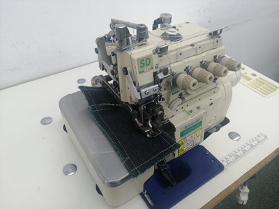 Machine de surjet automatique à 5 fils avec transporteur Yamato - 1