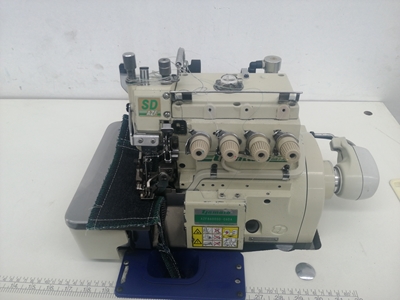 Machine de surjet automatique à 5 fils avec transporteur Yamato - 0