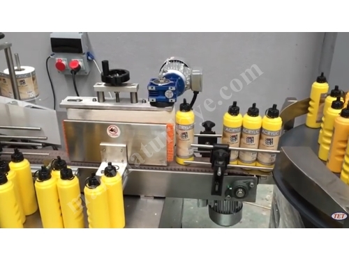 Machine automatique d'étiquetage de bouteilles Tet Makina 