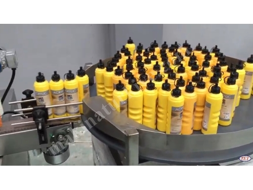 Machine automatique d'étiquetage de bouteilles Tet Makina 