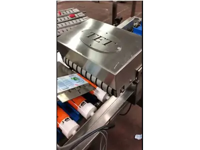 Автоматическая машина для наклейки стикеров на бутылки