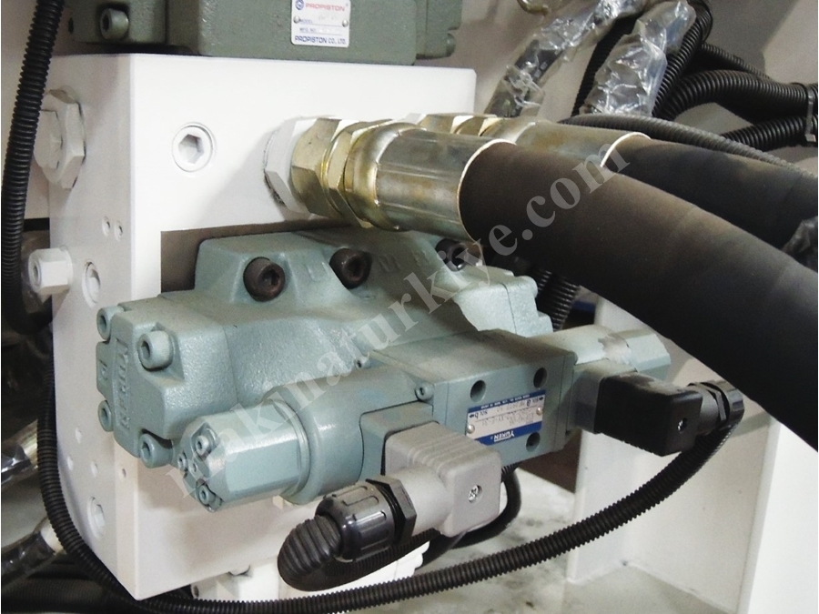 AF 800 Ton Yüksek Hızlı Plastik Enjeksiyon Makinesi