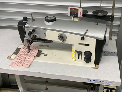 Machine à coudre électronique à point droit double à double entraînement 2545 pour cuir et tissus épais - 1
