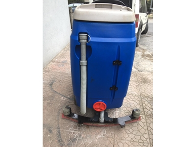 Binicili Yüzey Temizleme Makinası - 2