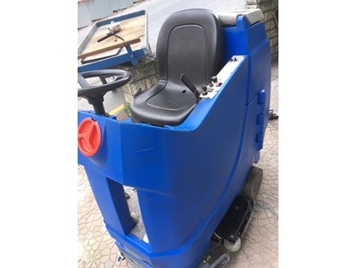 Binicili Yüzey Temizleme Makinası - 4