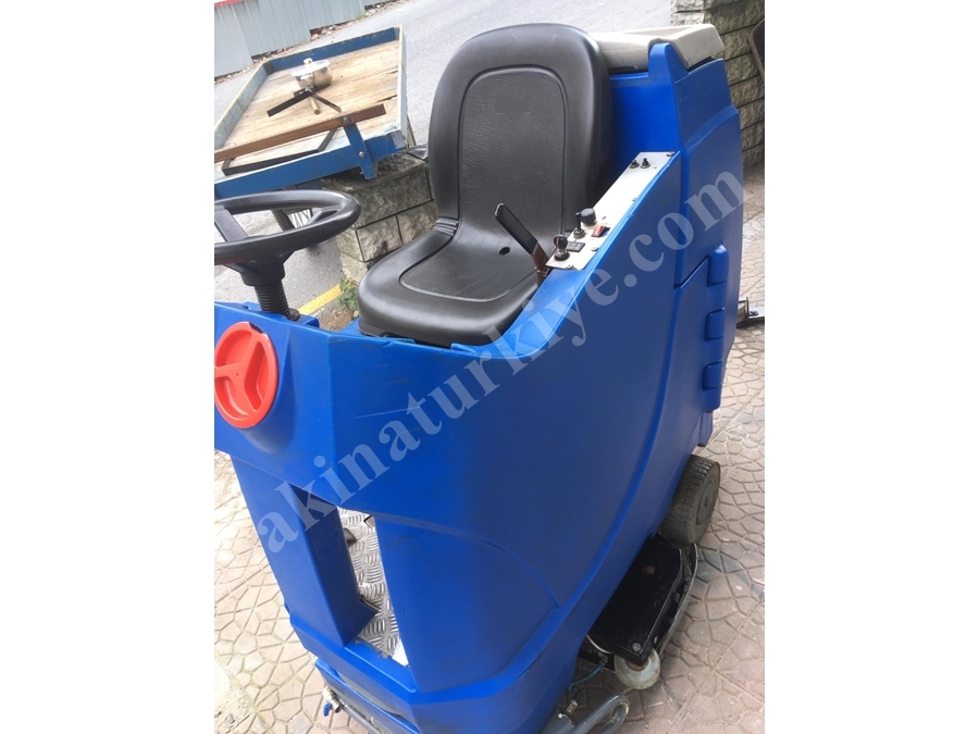 Binicili Yüzey Temizleme Makinası