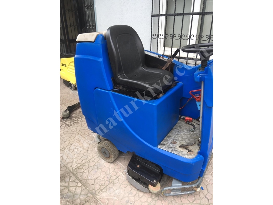 Binicili Yüzey Temizleme Makinası