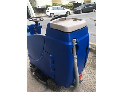 Binicili Yüzey Temizleme Makinası - 3