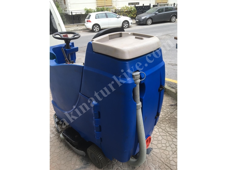 Binicili Yüzey Temizleme Makinası