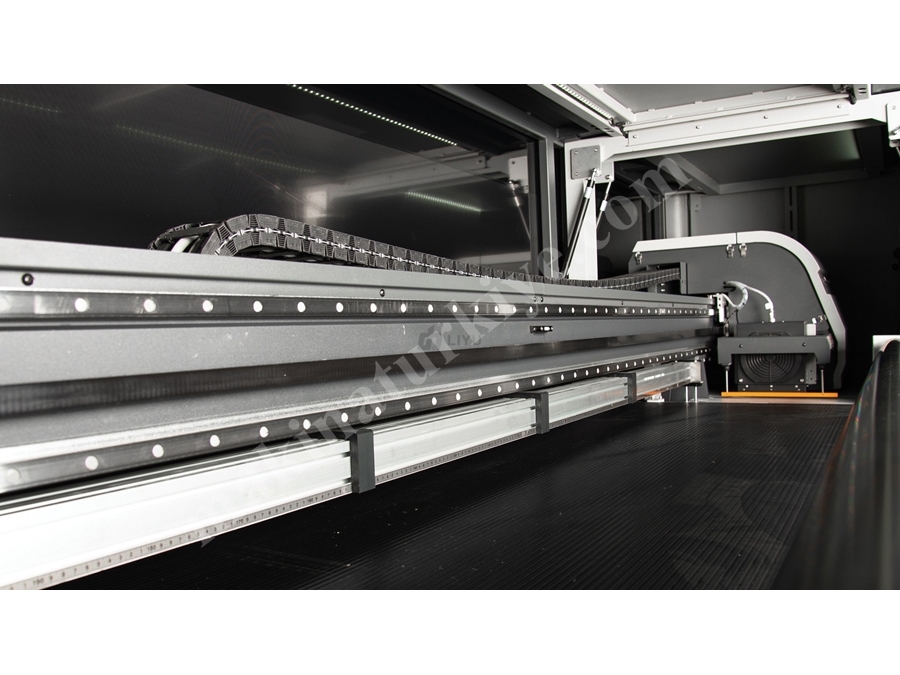 16 Kafalı 2050 mm Hybrid Uv Baskı Makinası