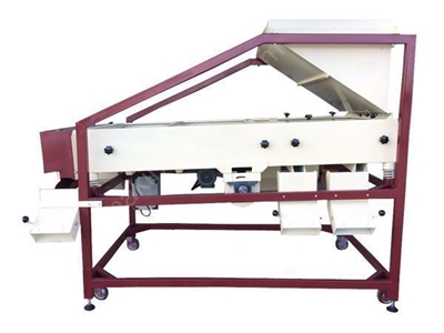900 Kg/Hour Vibrating Nuts Sieving Machine - 1