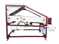 900 Kg/Hour Vibrating Nuts Sieving Machine - 2