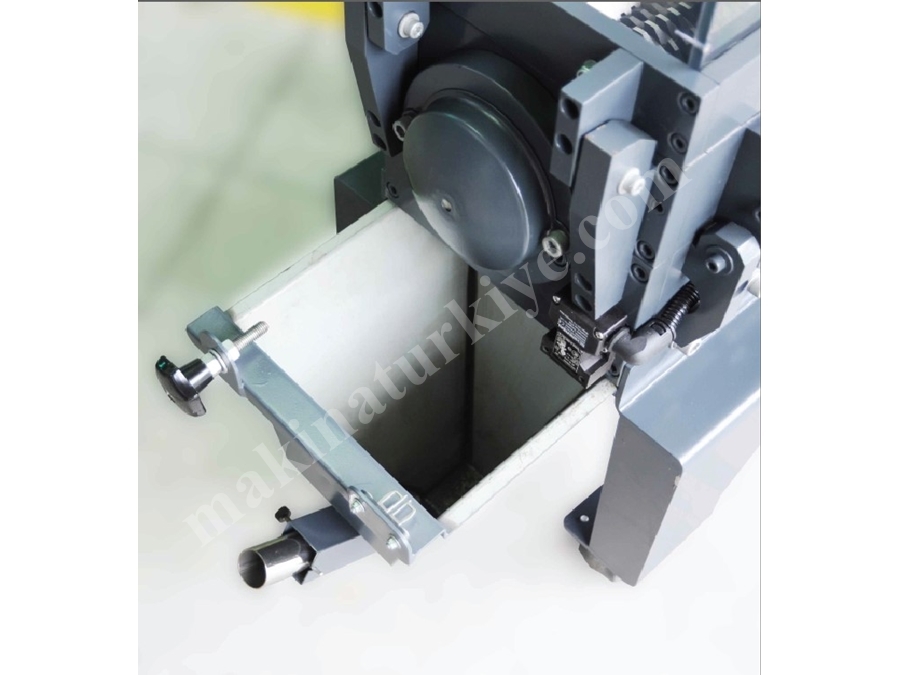 SG 1417 (3 Kg/Saat Kapasiteli) Eleksiz Kırma Makinesi