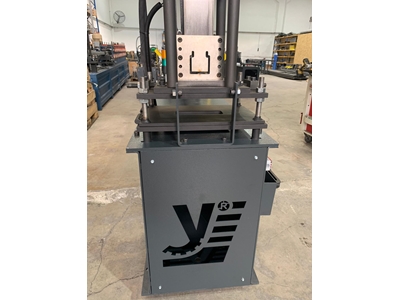 Machine à cintrer les plaques en forme de volet à rainure verticale de calibre 65 - 4