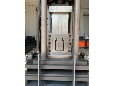 Machine à cintrer les plaques en forme de volet à rainure de calibre 100 - 6