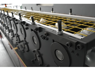 Machine à cintrer les plaques en forme de volet à rainure de calibre 100 - 3