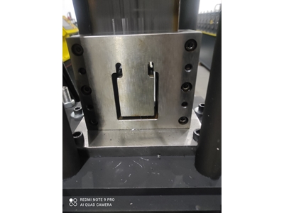 Machine à cintrer les plaques en forme de volet à rainure de calibre 100 - 4