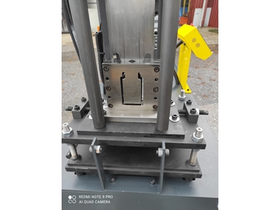 Machine à cintrer les plaques en forme de volet à rainure de calibre 100 - 4