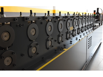 Machine à cintrer les plaques en forme de volet à rainure de calibre 100 - 7