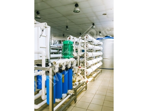 Système de filtration et d'osmose inverse pour traitement de l'eau