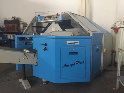 Amigo Plus Automatische Deckelbefestigungsmaschine