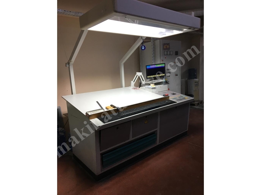 Roland R 705 3B L 74x104 Cm 5 Renkli Ofset Baskı Makinesi