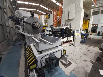 5 Ton Kapasiteli Hidrolik Rulo Saç Açıcı Sürücü Makinası