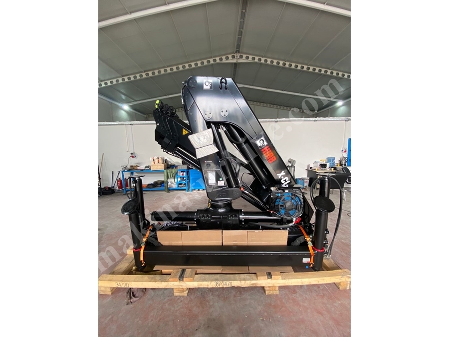 Hiab 4950 Kg Uzaktan Kumandalı Vinç
