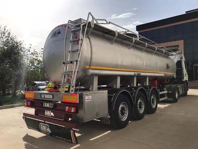 Semi-remorque-citerne d'eau de 25 000 L - 1
