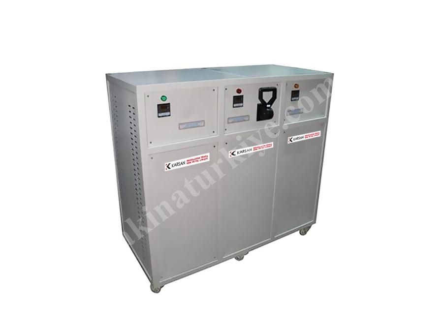 Régulateur triphasé servo-commandé 300 kVA