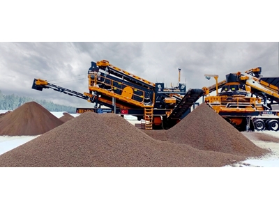 200-300 Ton / Saat Dik Milli Kırıcılı Mobil Konkasör - 1