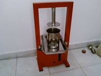 5 Kg / Hour Home Type Olive Oil Extraction Machine - 2