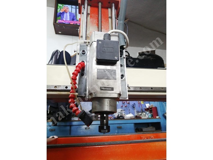3 Eksen Vidalı CNC Router delta servo motor