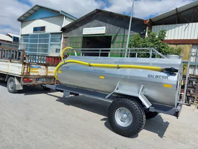 Camion-citerne d'eau de 6 tonnes à système d'aspiration-tirage