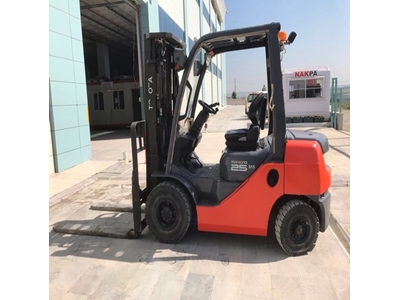 2500 Kg 4.70 Metre Forklift - 0