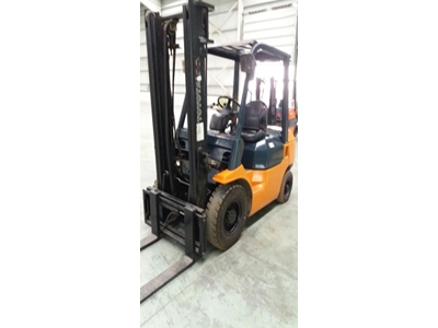 2500 Kg 4.30 Metre Forklift - 1