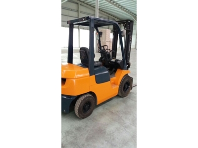 2500 Kg 4.30 Metre Forklift - 0
