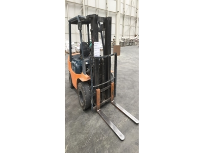 2500 Kg Vitesli Forklift - 1