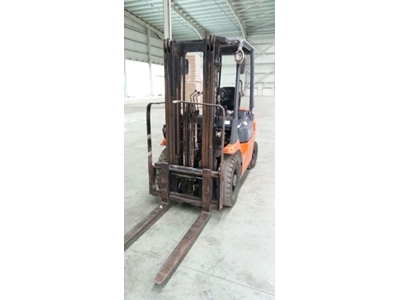 2500 Kg 4.7 Metre Dizel Forklift - 1