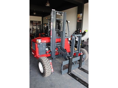 Moffett 2.5 Ton Arazi Tipi Forklift 3X3 - 0