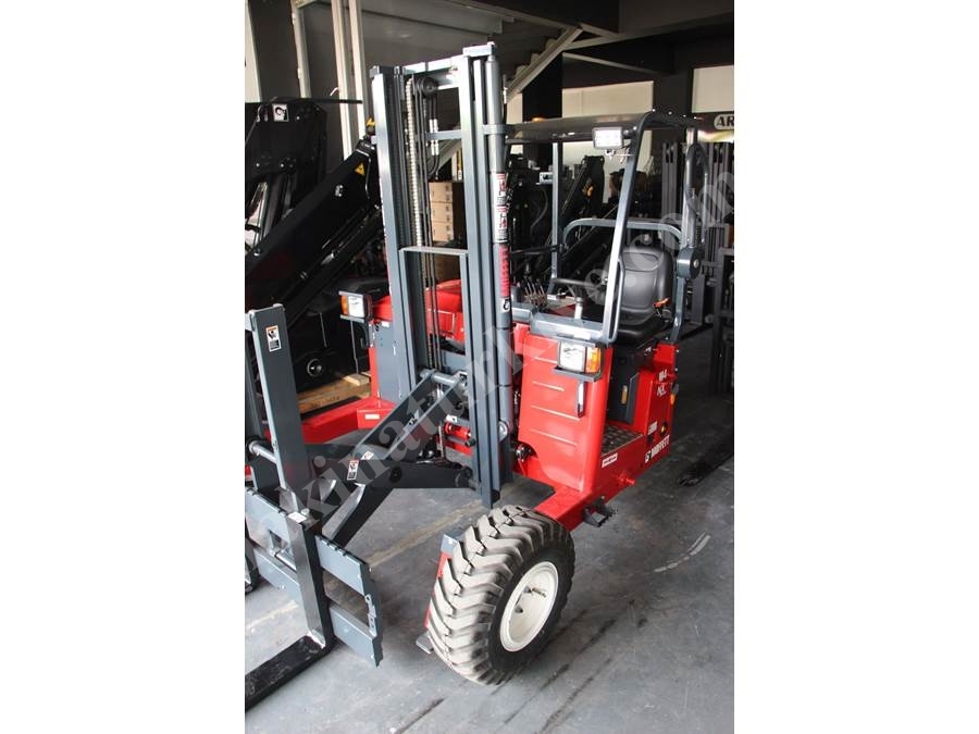 Moffett 2.5 Ton Arazi Tipi Forklift 3X3