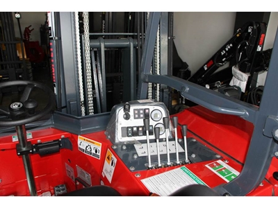Moffett 2.5 Ton Arazi Tipi Forklift 3X3 - 7