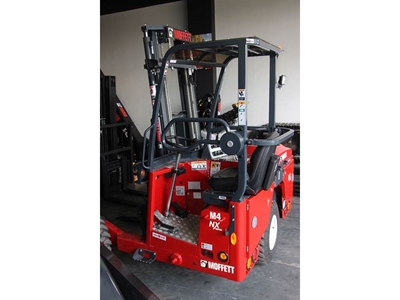 Moffett 2.5 Ton Arazi Tipi Forklift 3X3 - 3
