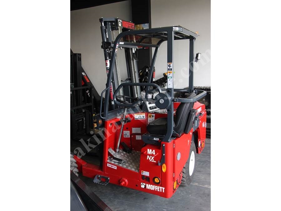 Moffett 2.5 Ton Arazi Tipi Forklift 3X3