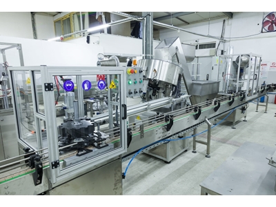 70 Adet/Dakika Otomatik Plastik Kapak Kapatma Makinası - 1