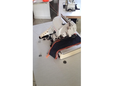 Machine à surjeter M700 (5 fils) - 2