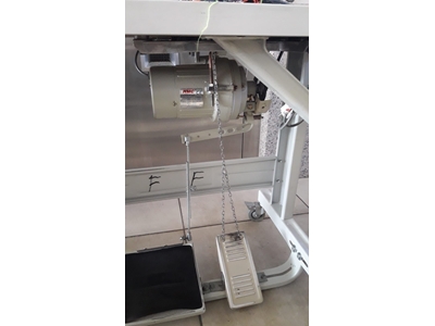 Machine à surjeter M700 (5 fils) - 1