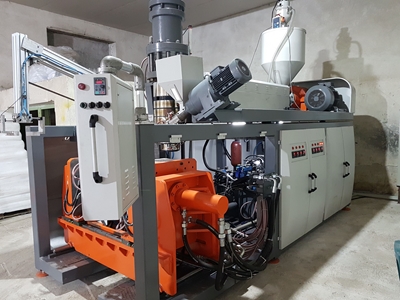 60 - 250 Liter Kunststoff-Spritzblasformmaschine - 2