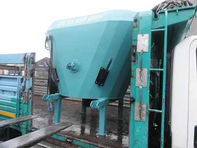 2.5 Metreküp Kapasite Dik Helezonlu Yem Karma Makinası